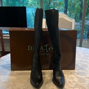 Barely worn knee high black boots size 7